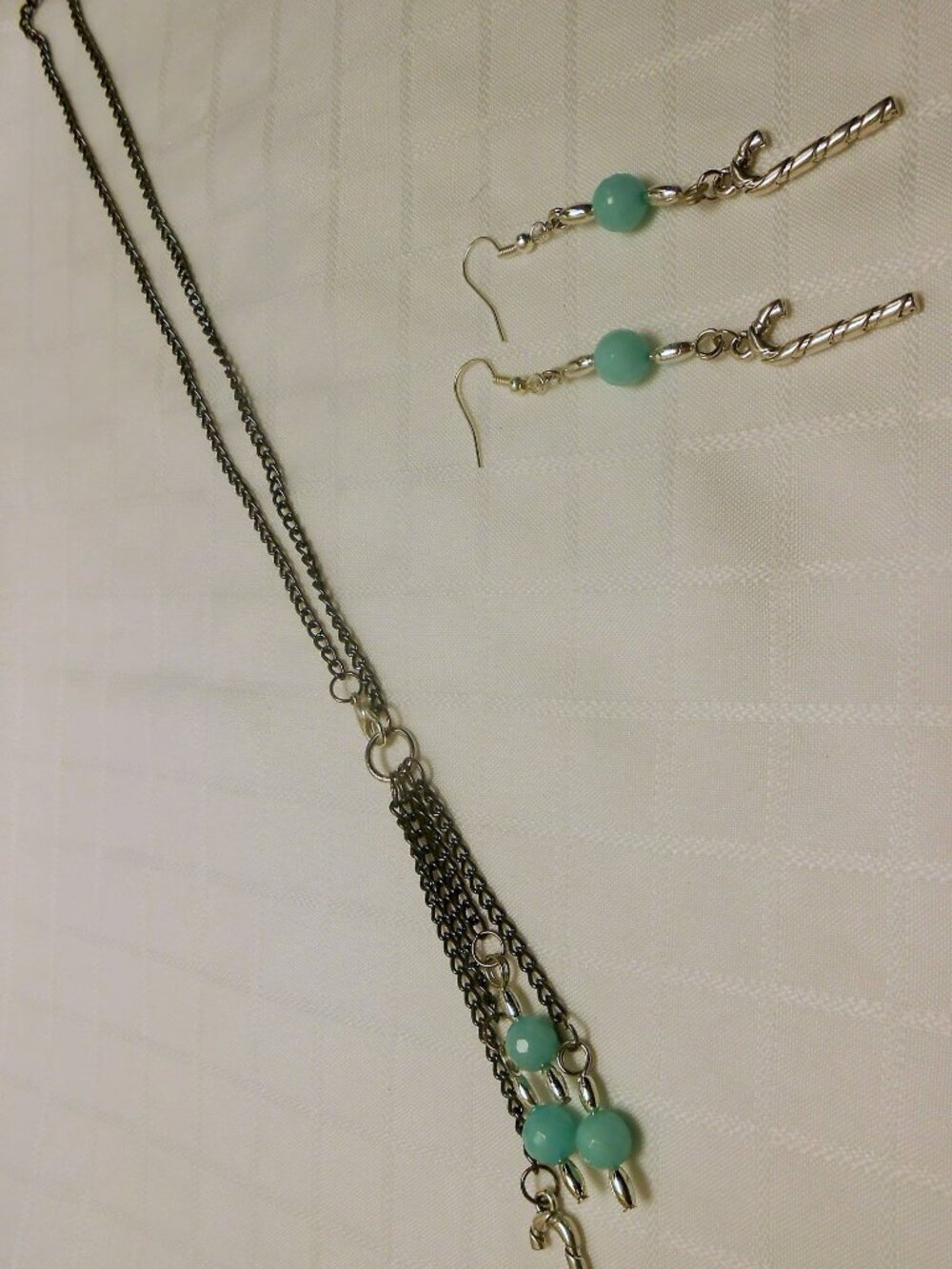 No 82 Handmade set with a pretty festive necklace and earrings